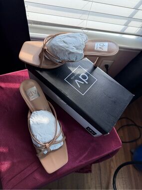 DV by Dolce Vita Nude Tan Knotted Square-Toe Mules Size 8 1/2